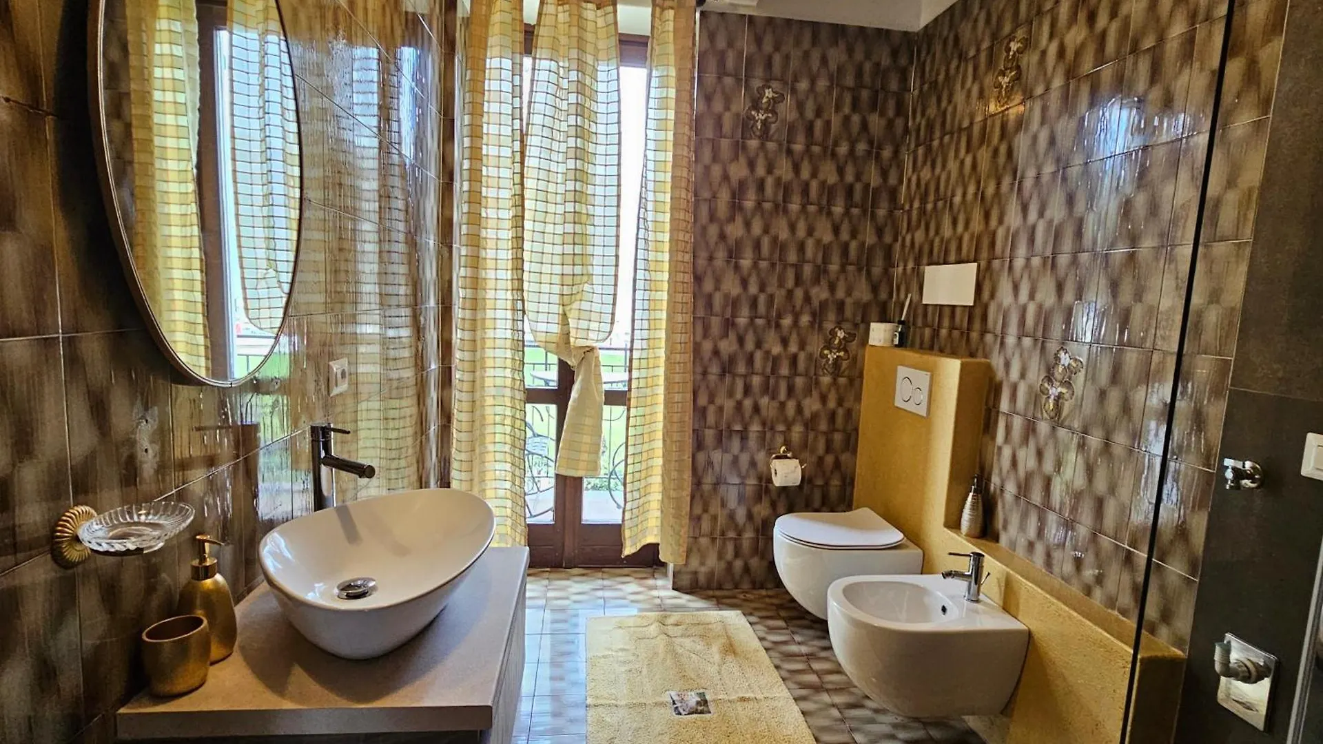 Holiday home Villa Lago Foreground - Pet Friendly Stay- Garden-Parking-Lake View- Bike Friendly Holiday House Colico